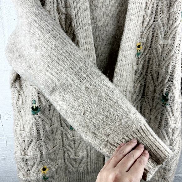 Lush Open Front Chunky Knit Sunflower Cardigan Tan Floral Embroidery‎ Size L - Picture 7 of 9